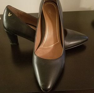 Vionic Leather Mia Pump